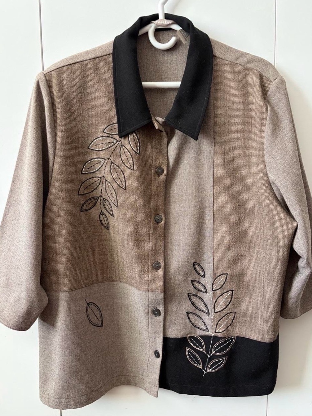 TanJay Taupe & Black Button-Front Shirt with Leaf Stitching